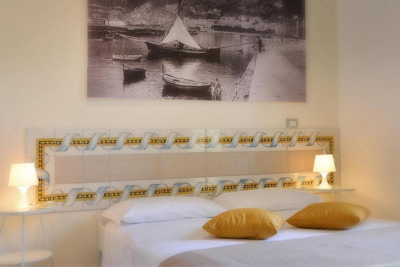 Santi E Saraceni Rooms Salerno Exterior foto