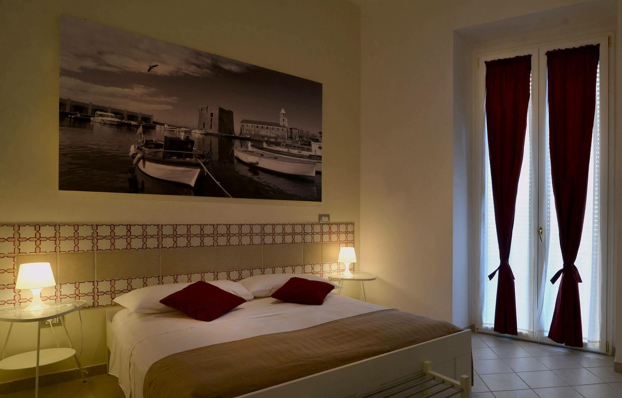 Santi E Saraceni Rooms Salerno Exterior foto